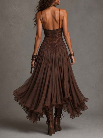 Vestido largo de gasa marrón oscuro con paneles de encaje