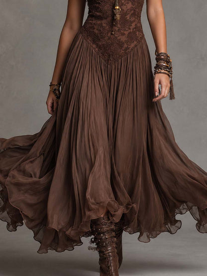 Vestido largo de gasa marrón oscuro con paneles de encaje