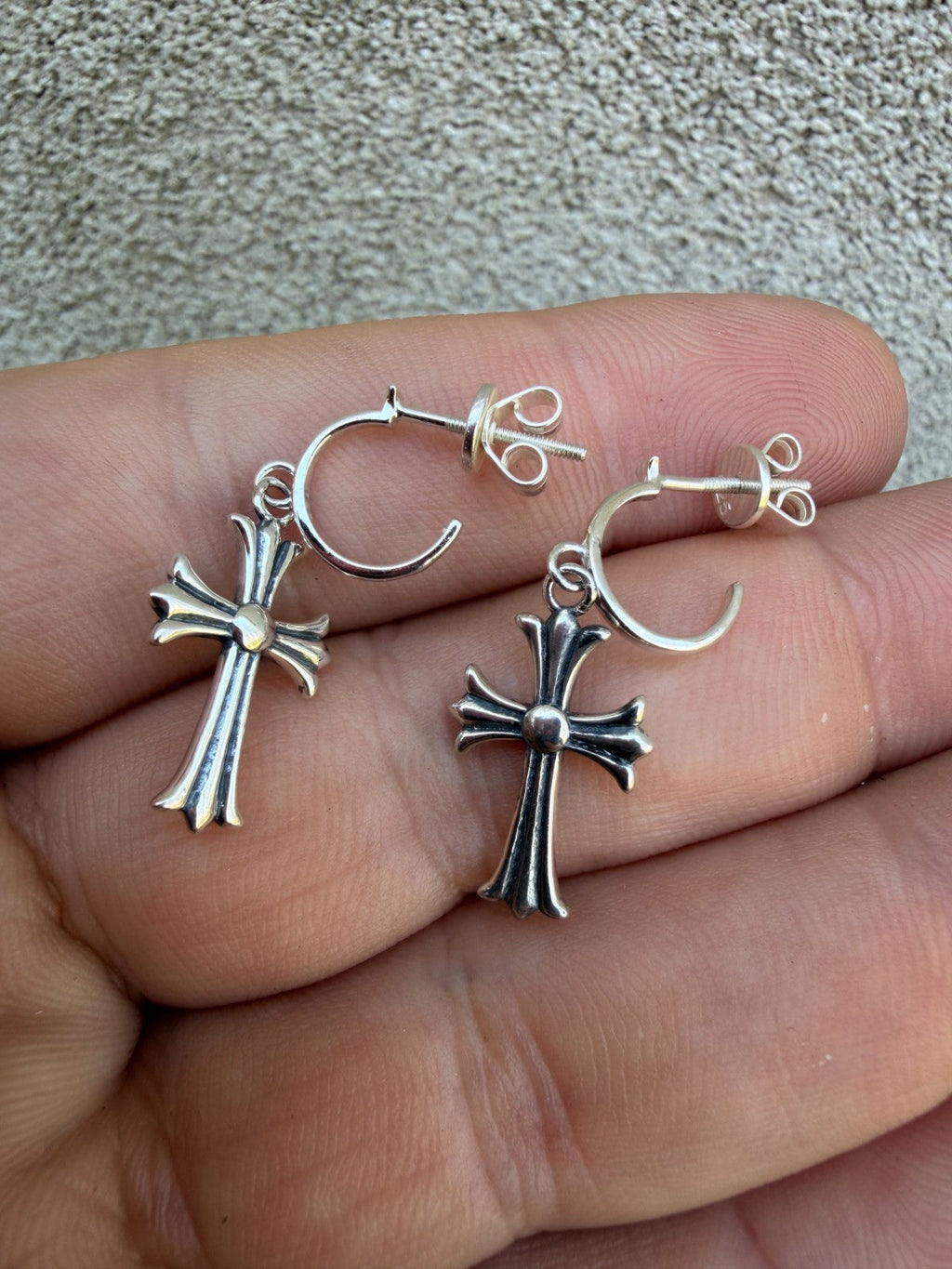 Hearts Of Chrome Huggie Hoops W. Dangle Cross Earrings - 925 Silver Oxidized