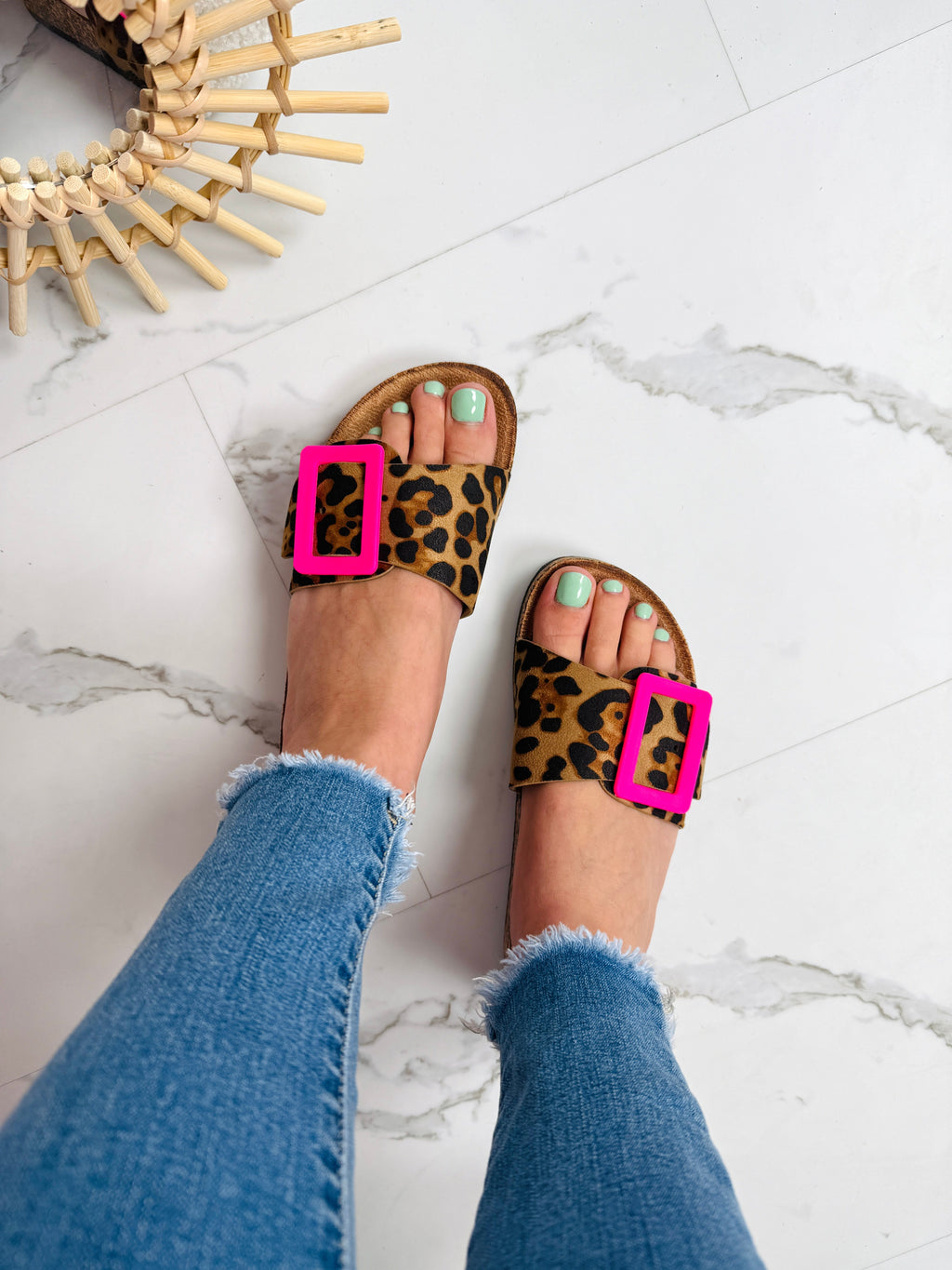 Clasp Leo Slides