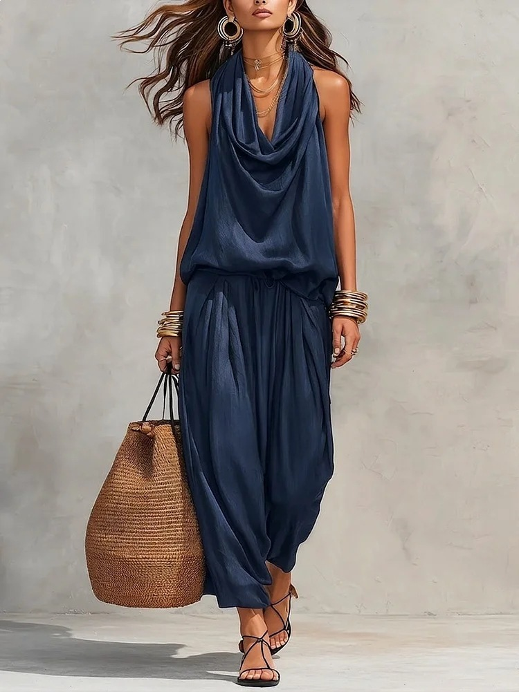 Conjunto de top halter y pantalón plisado en negro