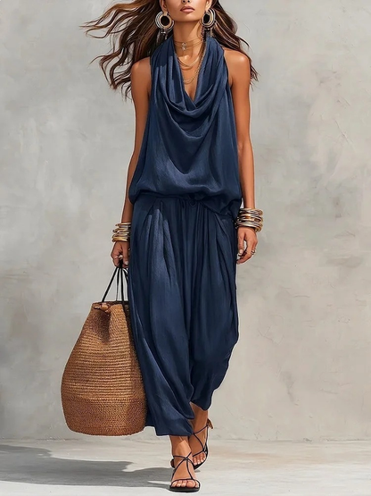 Conjunto de top halter y pantalón plisado en negro