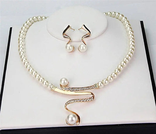 Fabiola - Conjunto de Collar y Pendientes con Perlas Naturales