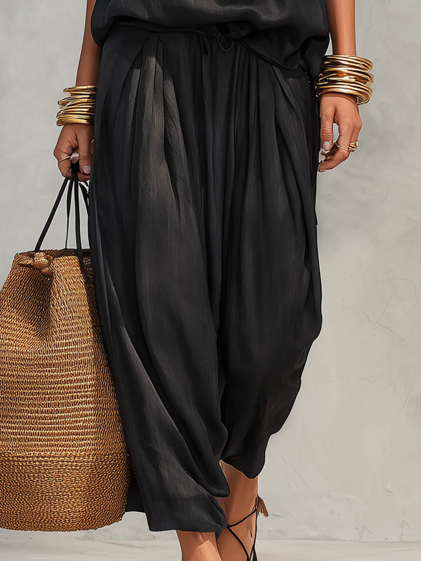 Conjunto de top halter y pantalón plisado en negro