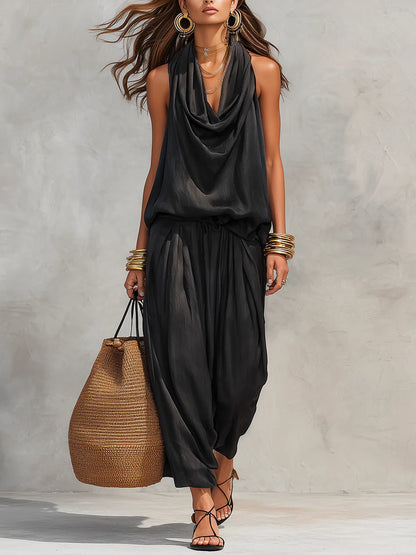 Conjunto de top halter y pantalón plisado en negro
