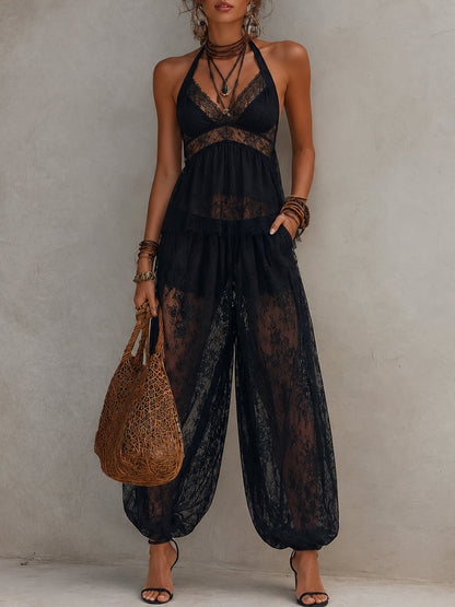 Conjunto de top negro con encaje y pantalón bombacho