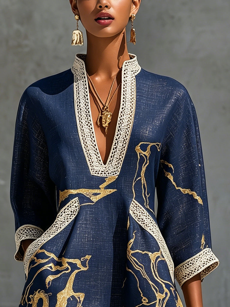 Vestido corto azul marino con estampado dorado y crochet