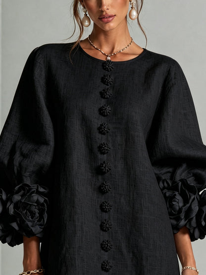Vestido corto negro con botones y puños de flores
