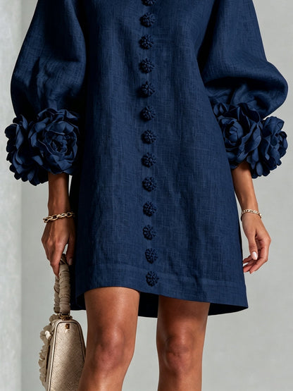 Vestido corto azul marino con botones y puños de flores