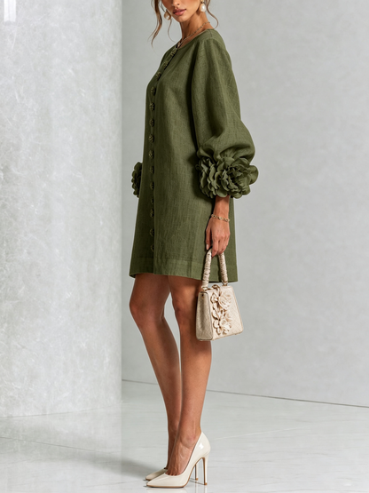 Vestido corto verde oliva con botones y puños de flores
