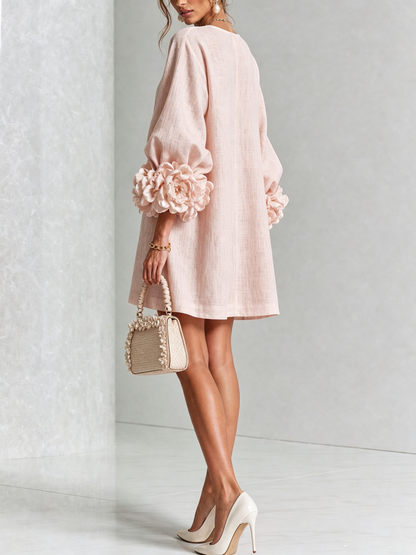 Vestido corto blanco con botones y puños de flores