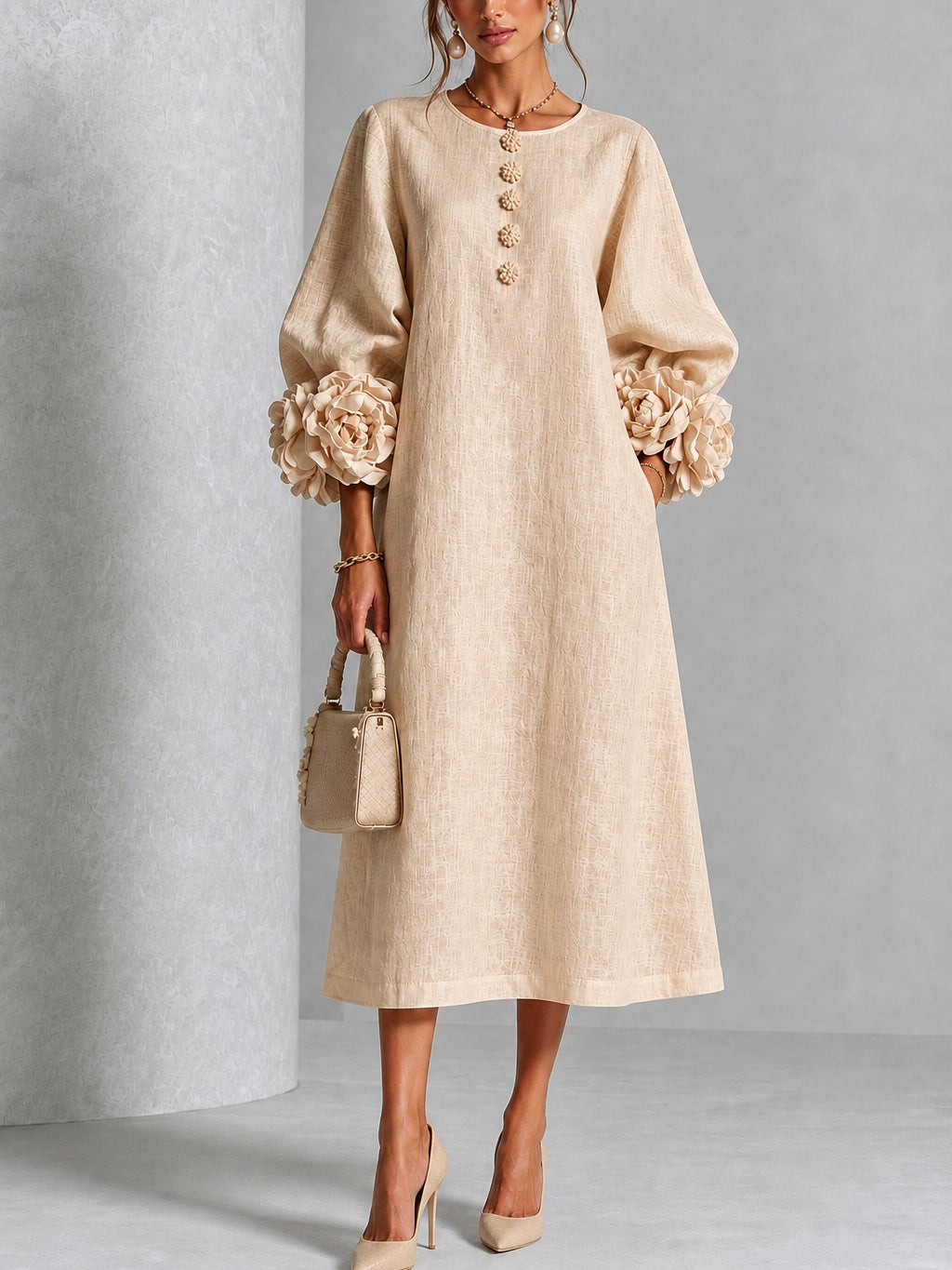 Vestido midi beige con botones y puños de flores