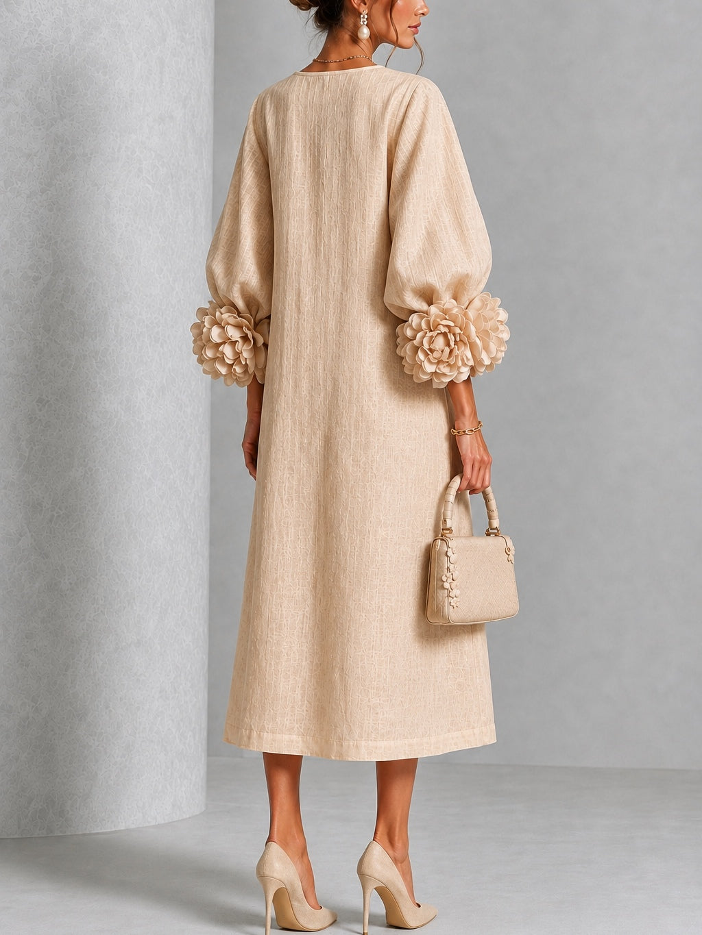 Vestido midi beige con botones y puños de flores