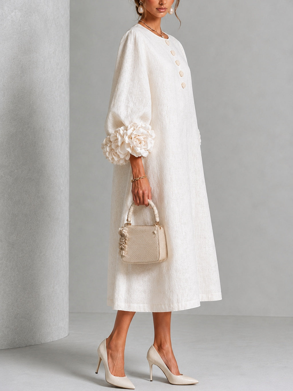 Vestido midi blanco con botones y puños de flores