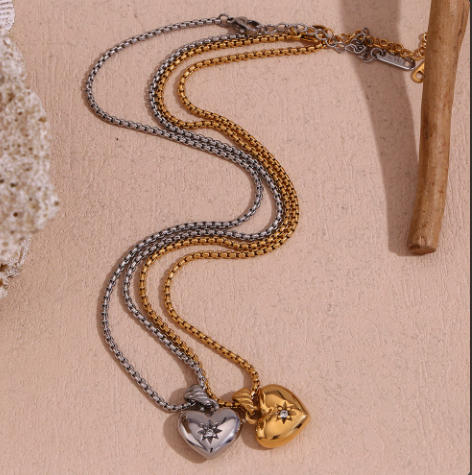 Collar corazón dorado - foto real del producto
