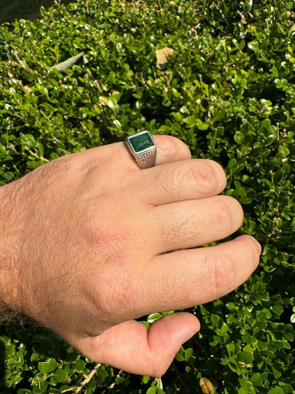NYC Natural Green Eye Ring - 925 Silver Oxidized - Genuine Green Emerald Stone