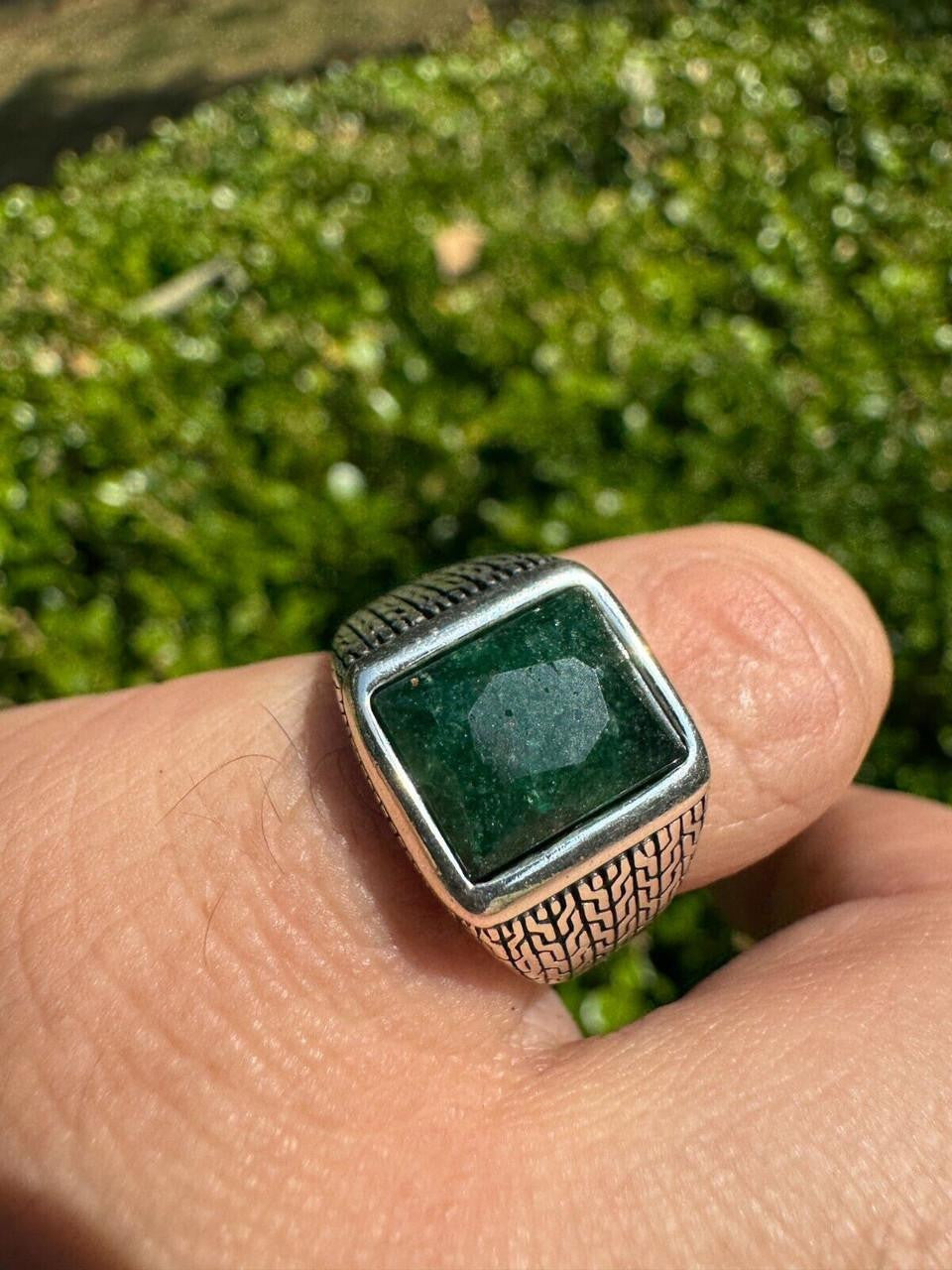 NYC Natural Green Eye Ring - 925 Silver Oxidized - Genuine Green Emerald Stone