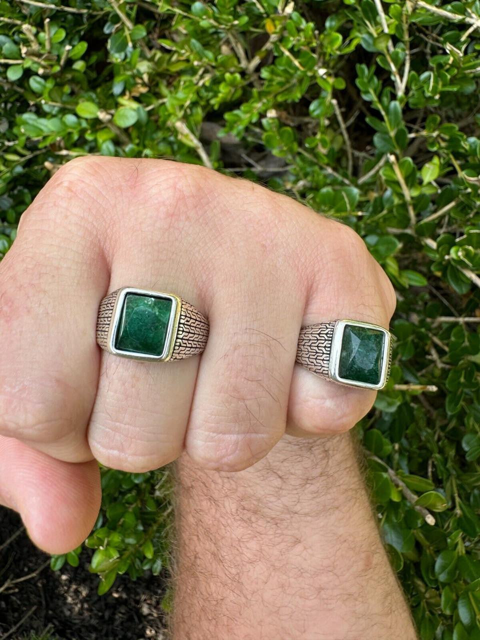 NYC Natural Green Eye Ring - 925 Silver Oxidized - Genuine Green Emerald Stone