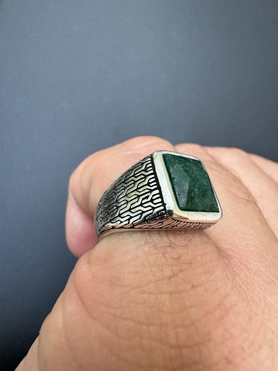 NYC Natural Green Eye Ring - 925 Silver Oxidized - Genuine Green Emerald Stone