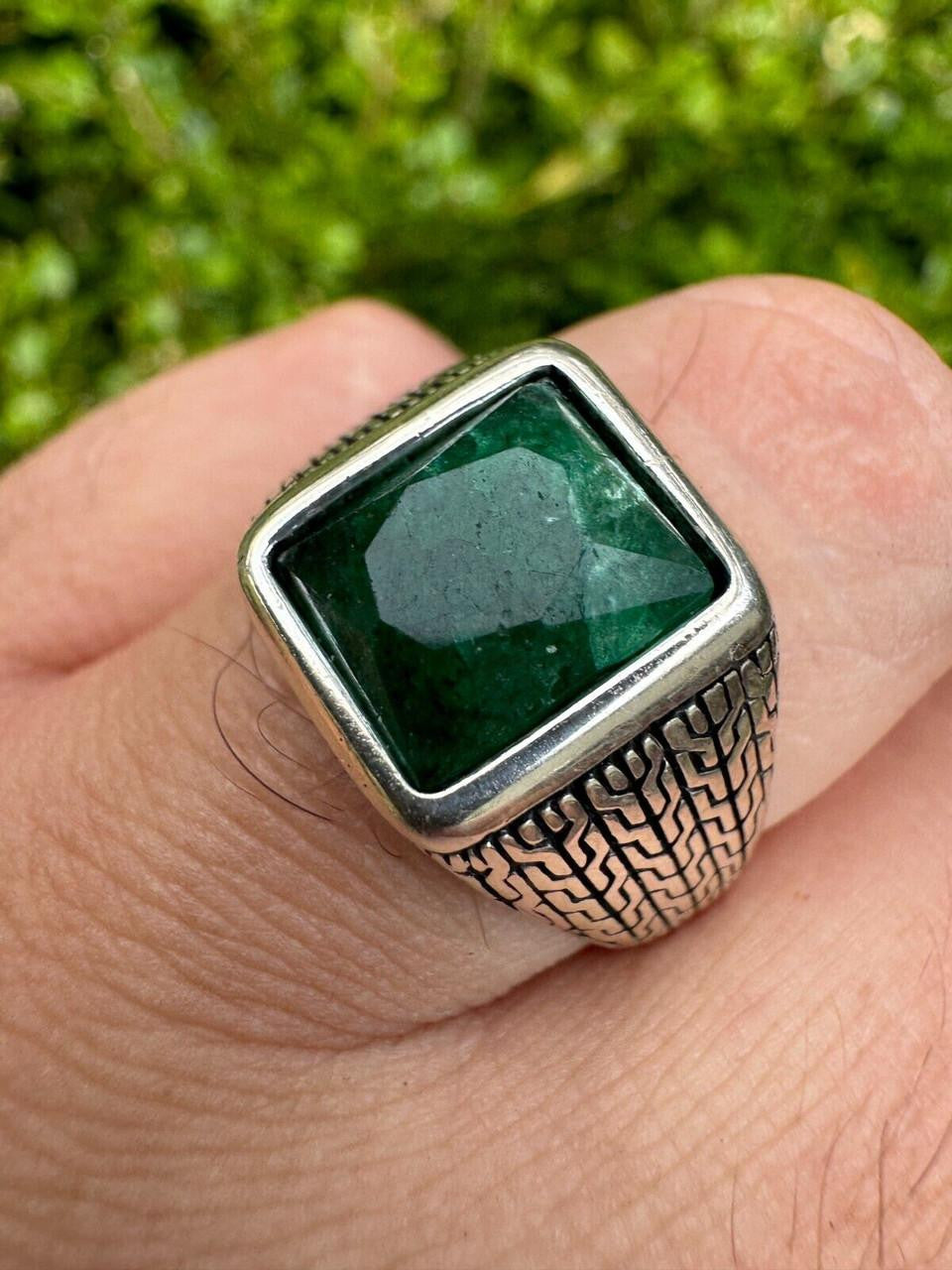 NYC Natural Green Eye Ring - 925 Silver Oxidized - Genuine Green Emerald Stone