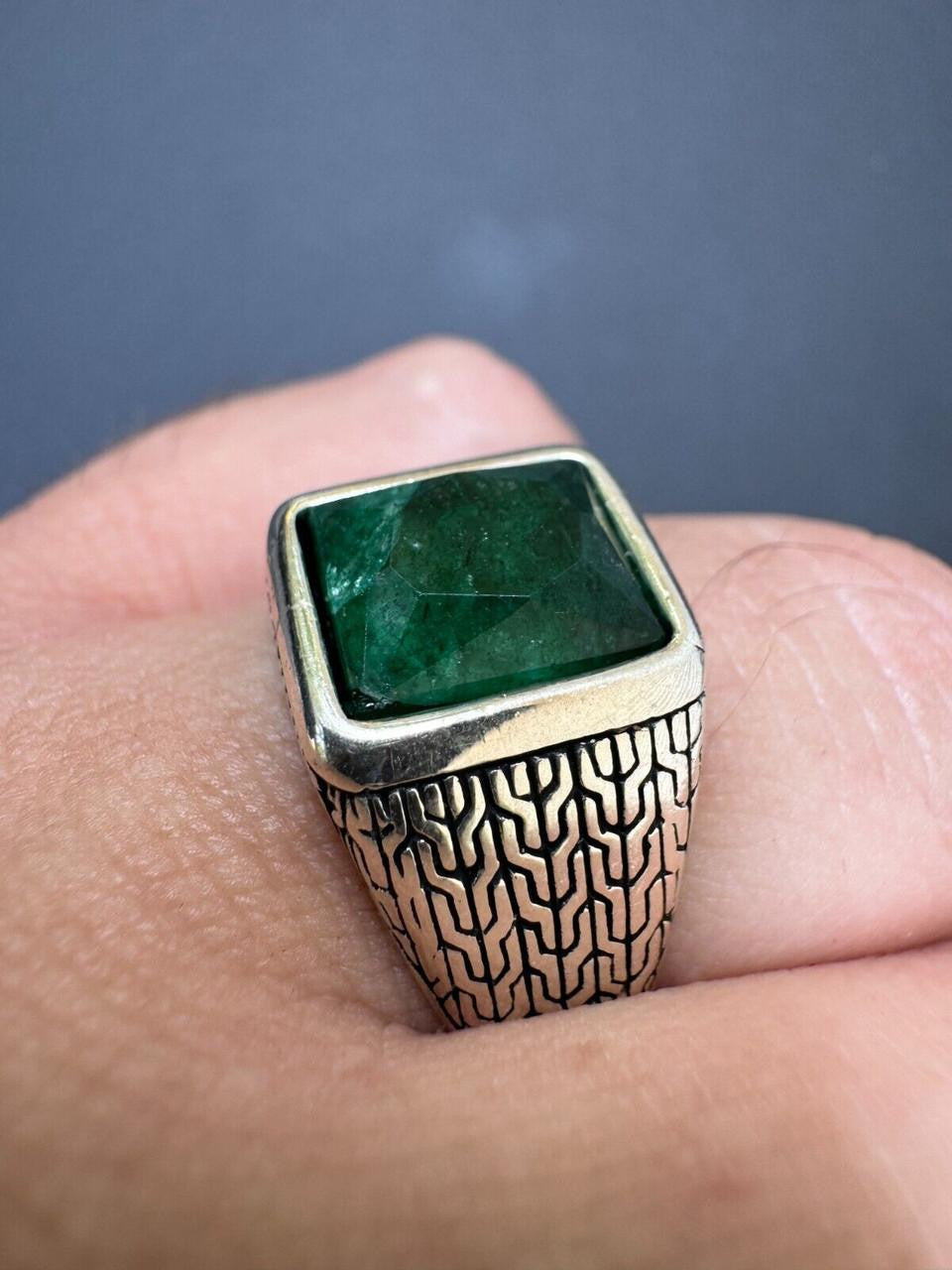 NYC Natural Green Eye Ring - 925 Silver Oxidized - Genuine Green Emerald Stone