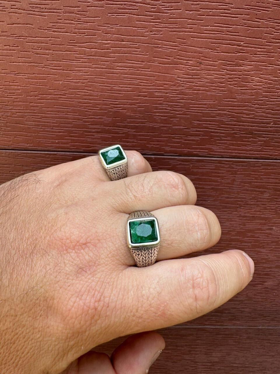 NYC Natural Green Eye Ring - 925 Silver Oxidized - Genuine Green Emerald Stone