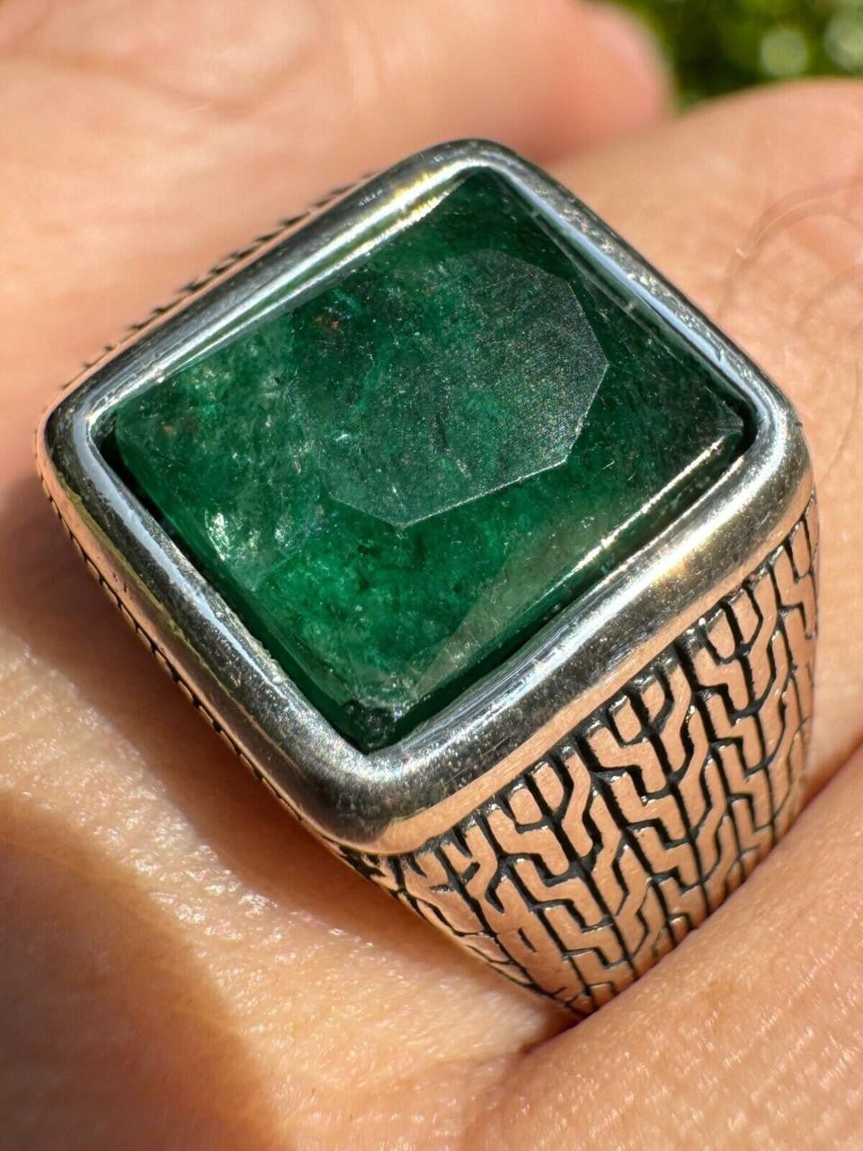 NYC Natural Green Eye Ring - 925 Silver Oxidized - Genuine Green Emerald Stone