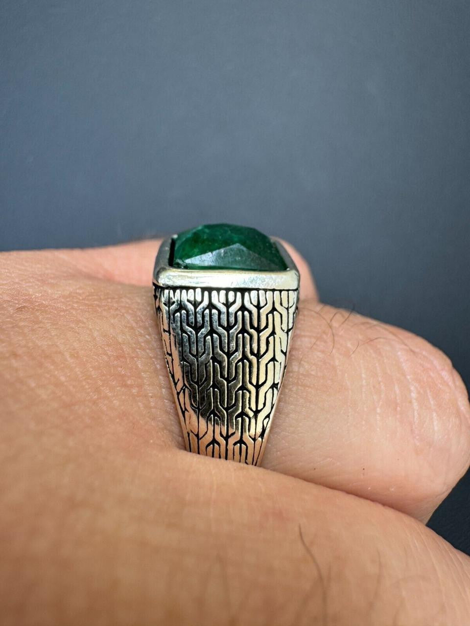 NYC Natural Green Eye Ring - 925 Silver Oxidized - Genuine Green Emerald Stone