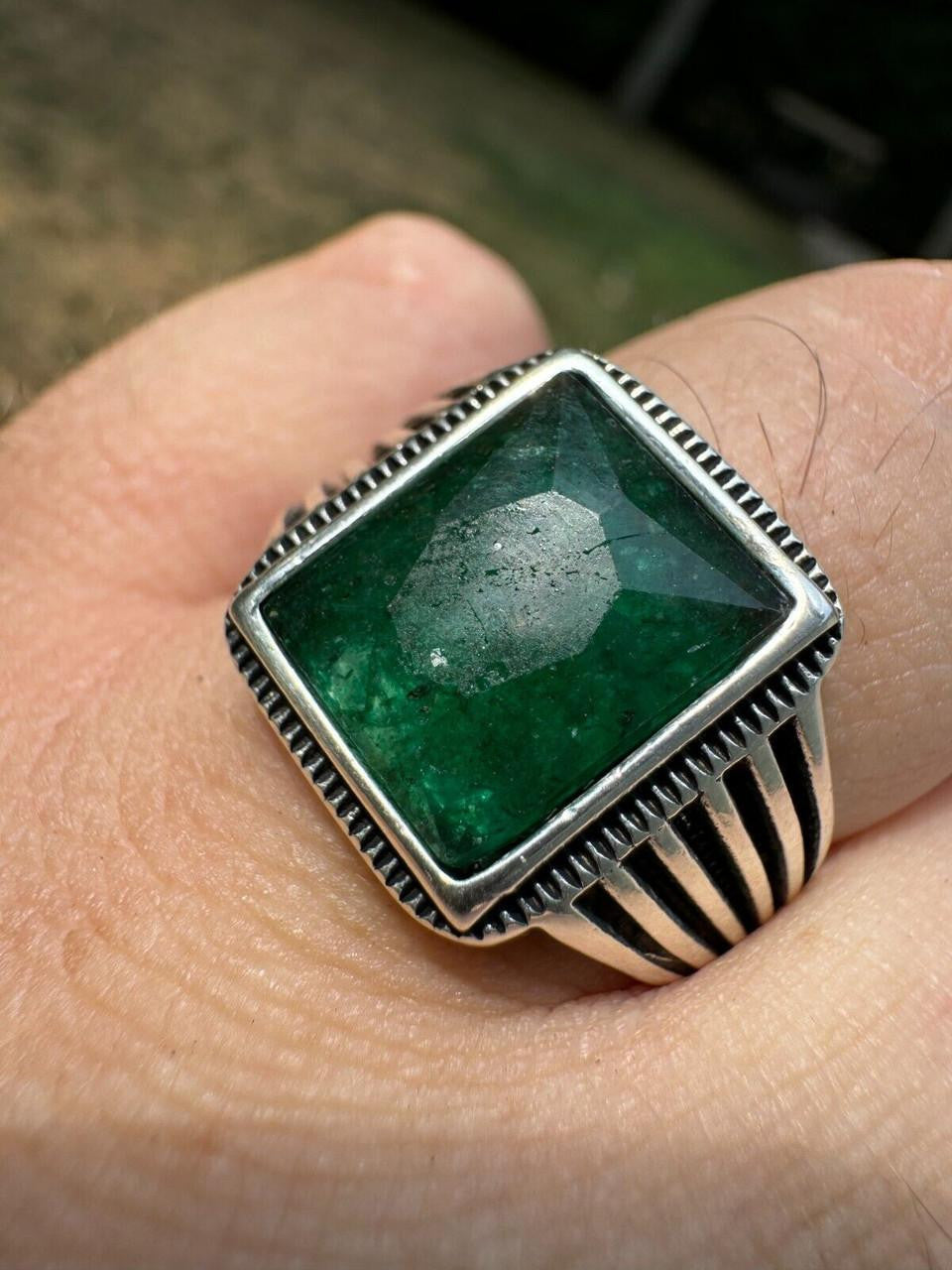 Royalty Ring - 925 Silver - Genuine Green Emerald Stone