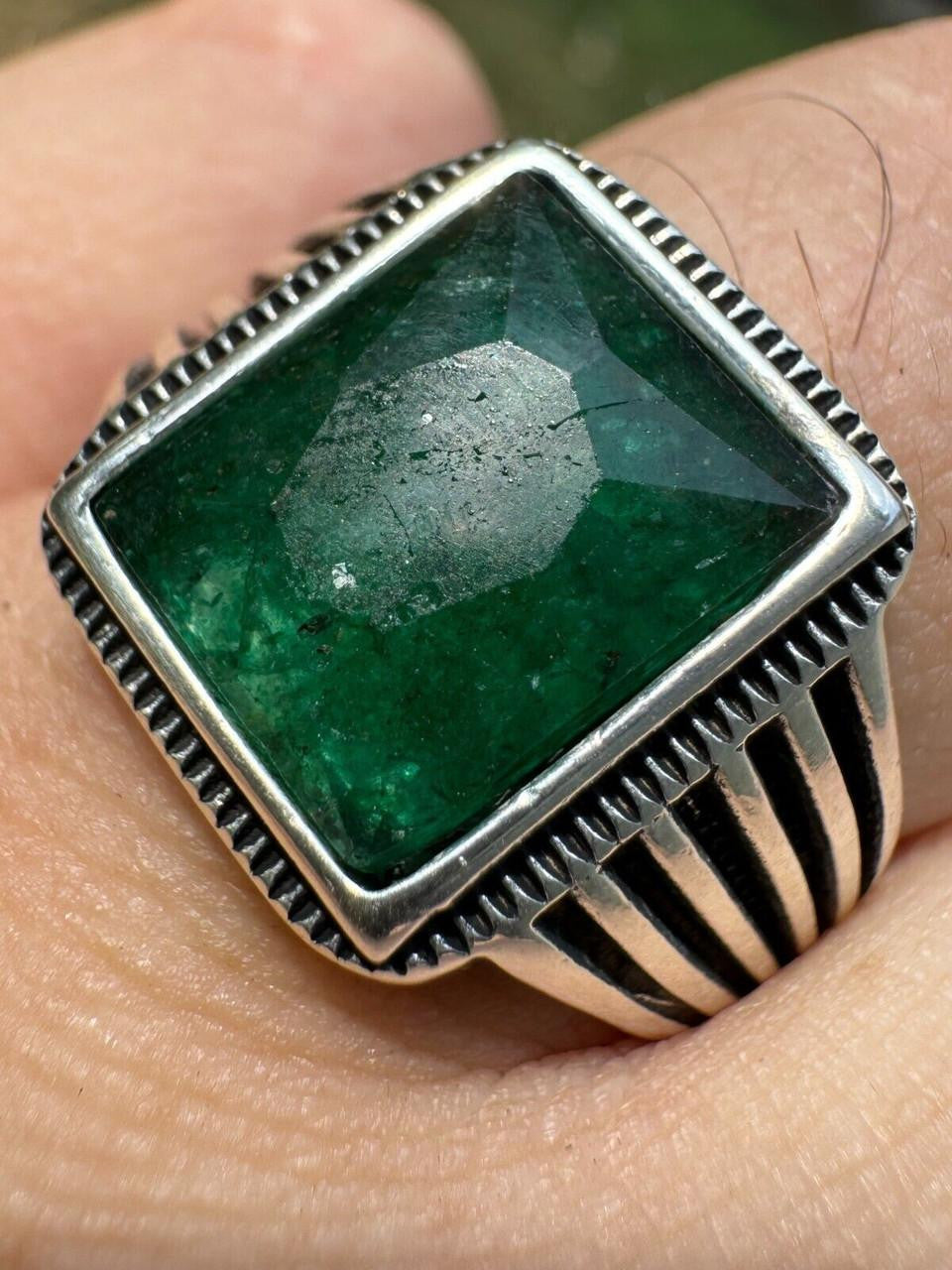 Royalty Ring - 925 Silver - Genuine Green Emerald Stone