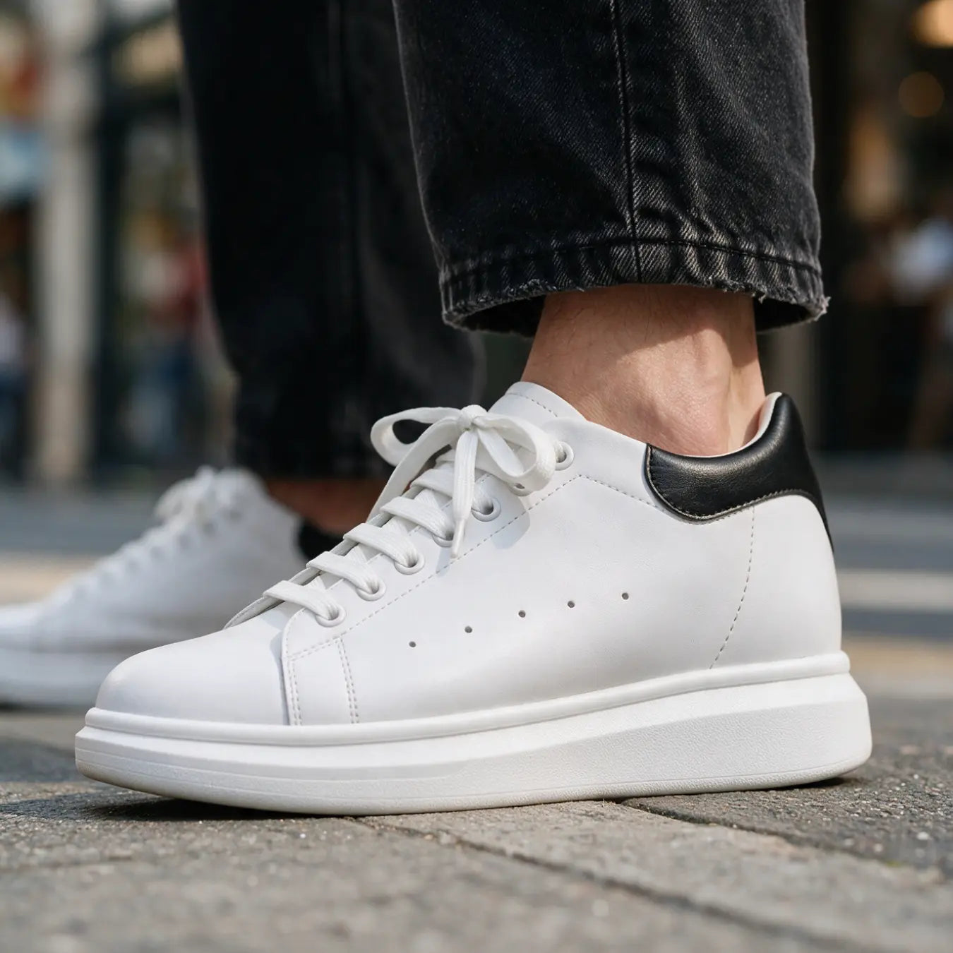 GREDOS — Zapatilla blanca minimalista con alza de 8 cm